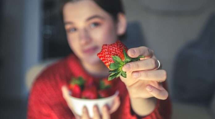 Hidratación Inteligente: ¿por Qué Comer Tu Agua Es Más Efectivo que Solo Beberla?