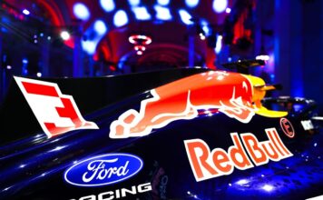 Por Qué a Ford 'le Encanta la Idea del V8' en F1 Mientras Cambia su Estrategia de Coches de Calle