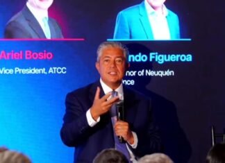 Desde Houston, Rolando Figueroa Presentó los Pliegos para Licitar 15 áreas de Gyp en Vaca Muerta